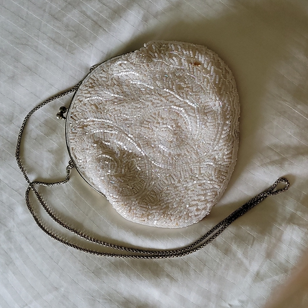 Vintage iridescent white beaded bag with link chain